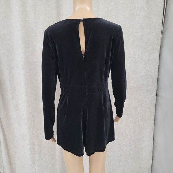 Gianni  Bini Black Velour Long Sleeve Romper Women's Medium - Picture 7 of 14